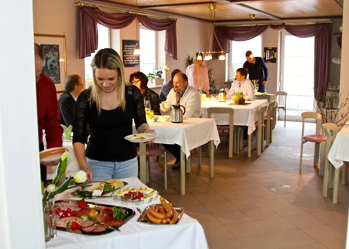 Jagdschloss Hotel *